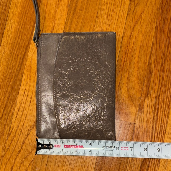 New Hobo Taupe Embossed Wristlet Clutch with an extra pocket - Picture 5 of 6